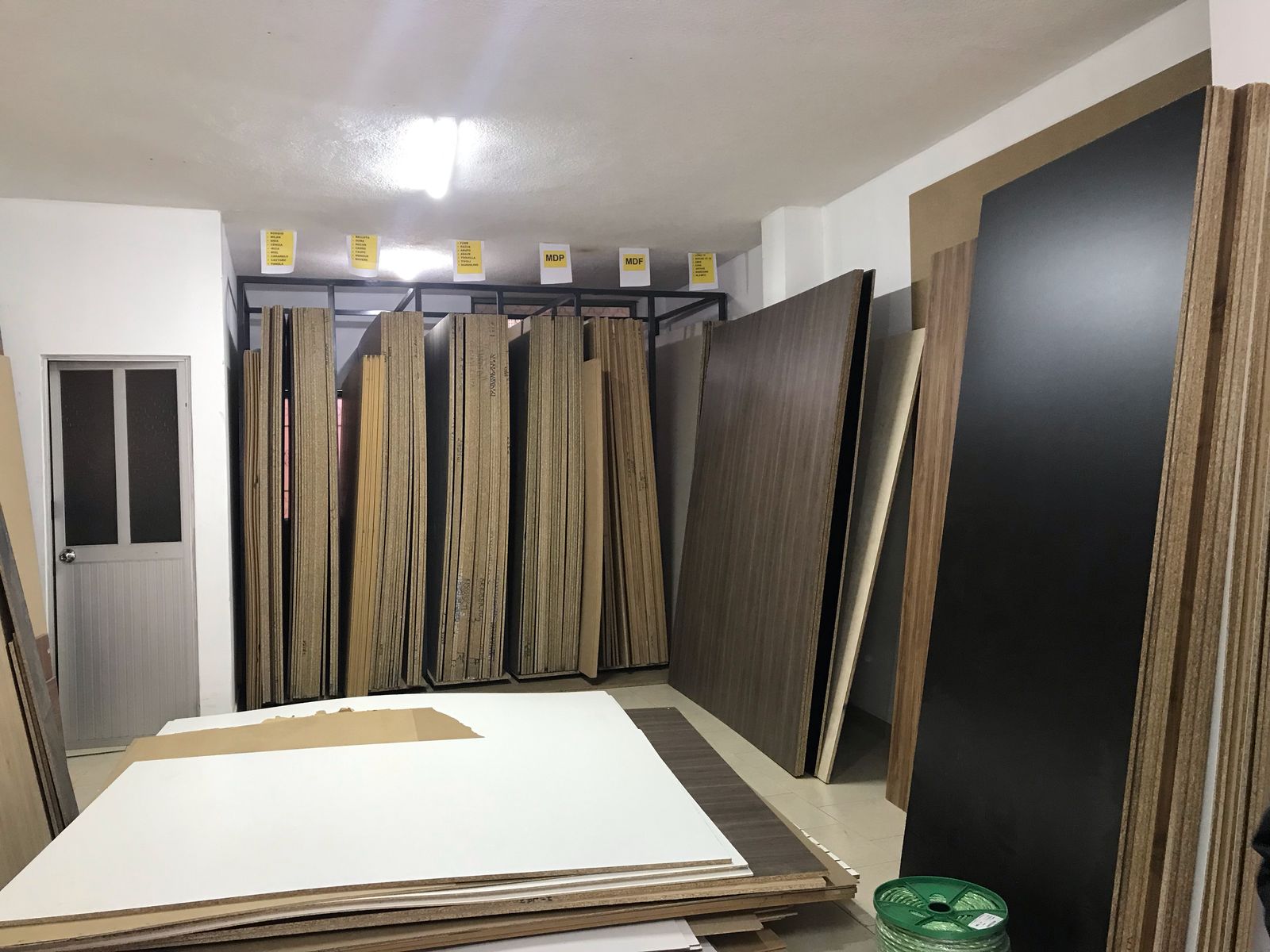 Tablero de madera natural en diseño minimalista